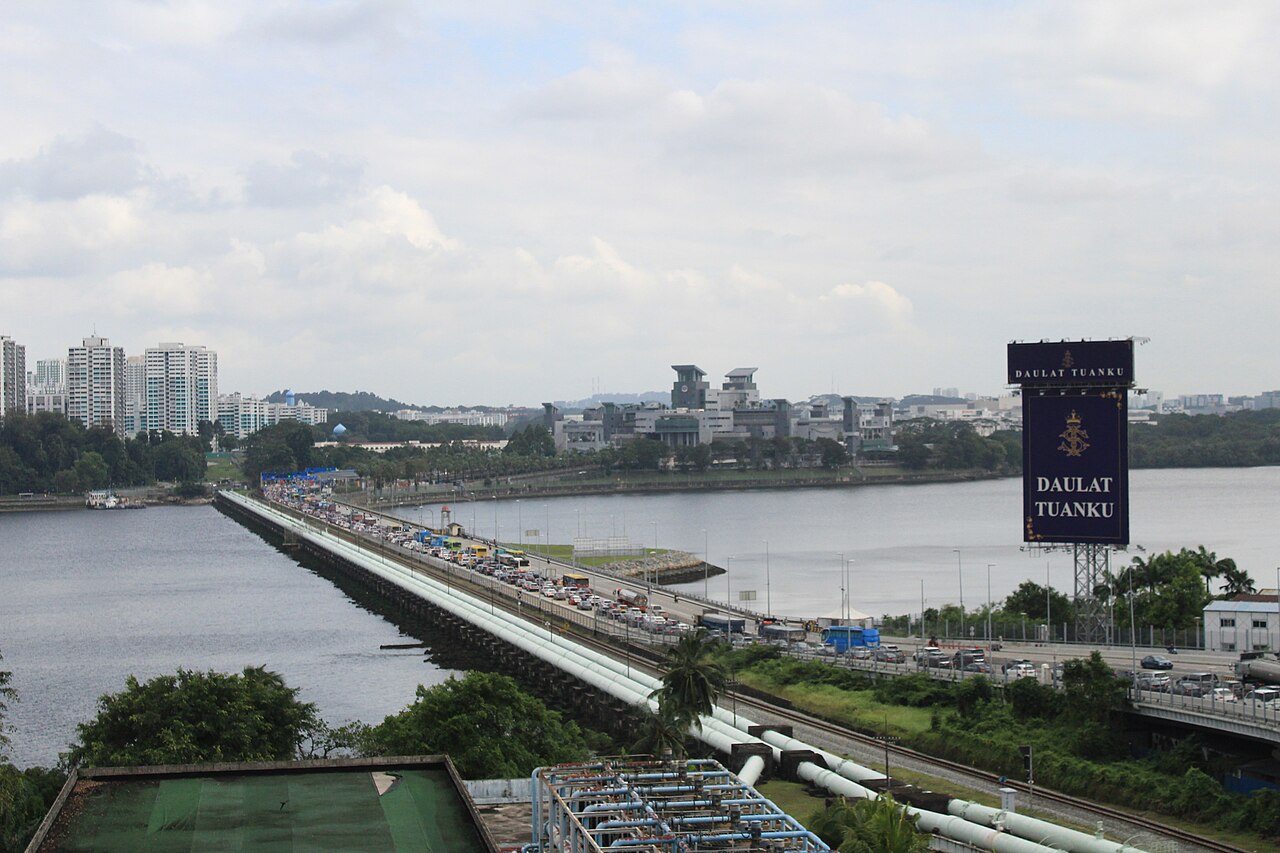 新马长堤，车流驶向新山 CIQ