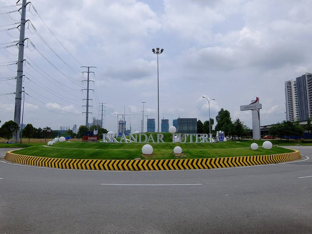 A road roundabout in East Ledang, Iskandar Puteri, Johor Bahru
