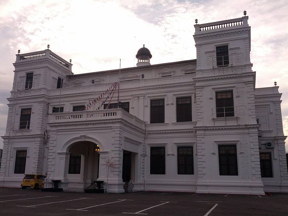 The white three-storey Dato' Jaafar Building on Bukit Senyum, home of the Johor Figure Museum, with corner towers and a small dome