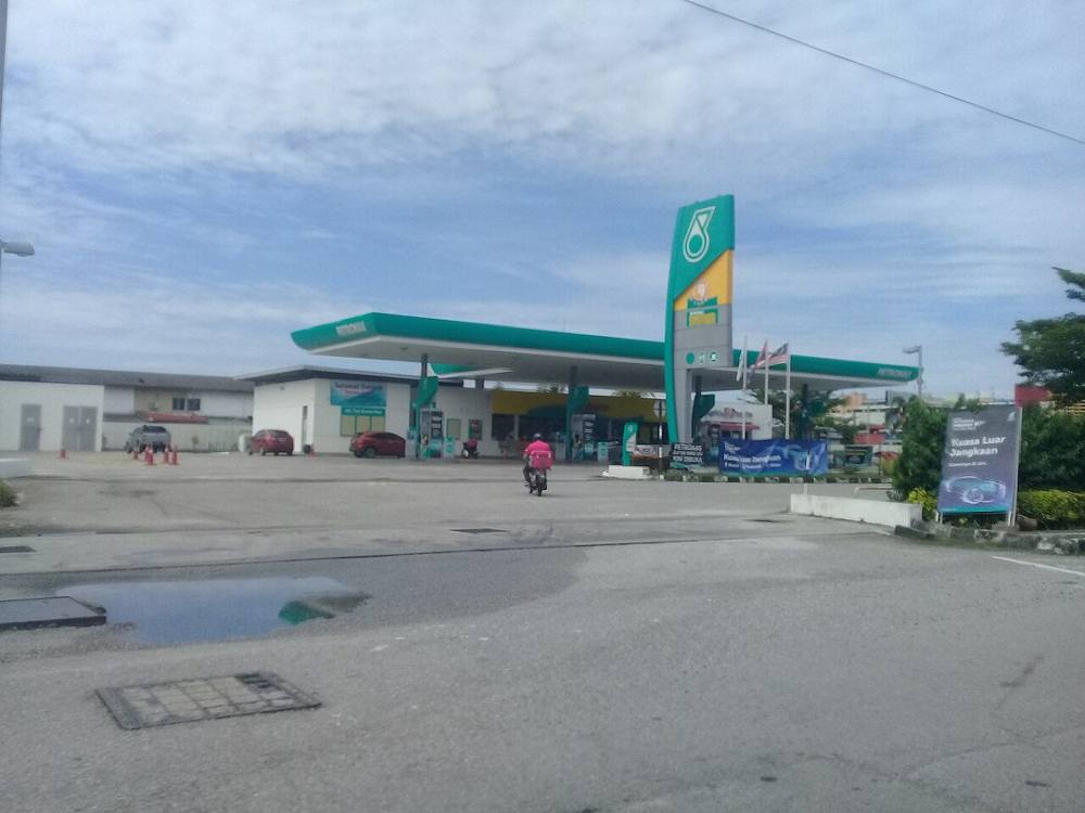 Petronas petrol station on Jalan Tan Swee Hoe, Batu Pahat, Johor