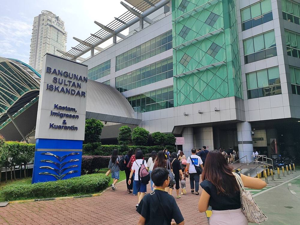 Bangunan Sultan Iskandar, the Malaysian immigration and customs complex at the Johor Bahru end of the Causeway